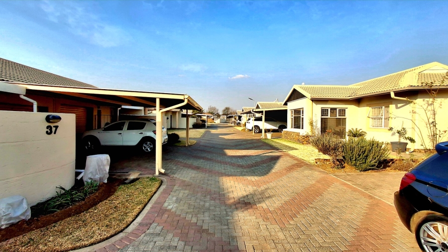 2 Bedroom Property for Sale in Roodia Free State